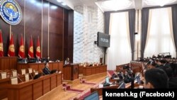 Жогорку Кеңеш. Иллюстрациялык сүрөт.