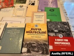 Күргәзмәдә Надир Дәүләт хезмәтләре