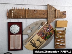 Сүрөтчүлөр союзунун 90-жылдык мааракесине арналган жазгы көргөзмө. Сүрөтчү Залкар Эсенкановдун бардык сүрөтчүлөргө арнаган эмгеги.