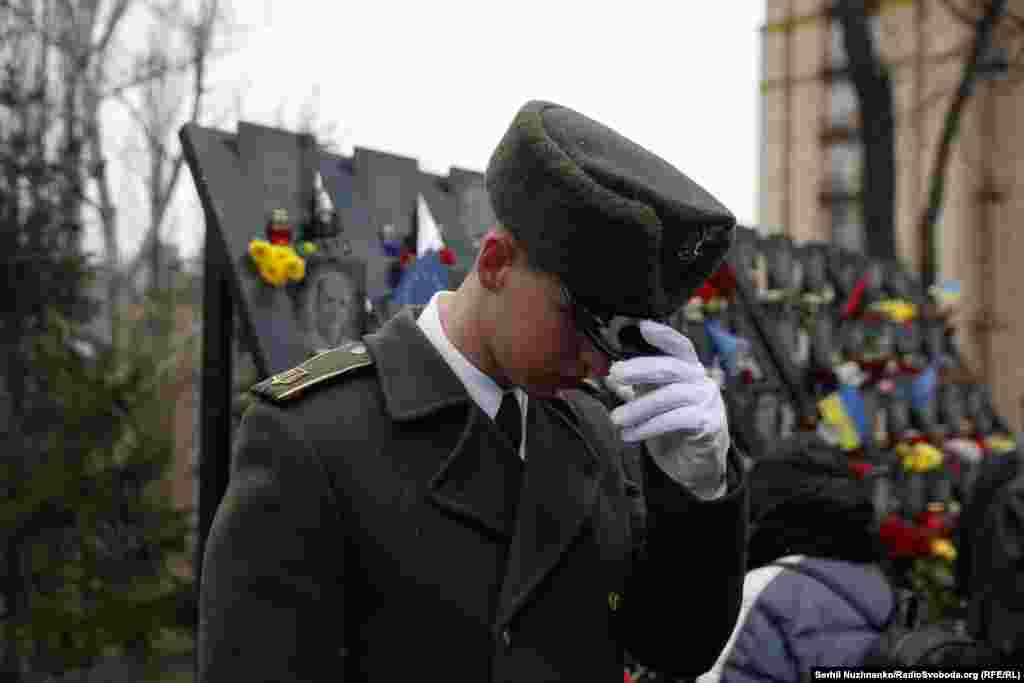 &laquo;Сьогодні рішення абсолютно не задовольняє. Більше того, скажу, мене аж трусить, тому що неочікувано. Два &laquo;беркутівці&raquo;, яких відпустять. Ну, питання, чи вони не вчиняли тиск на суд, якщо суд ухвалив таке рішення, попри те, що напарники (&laquo;беркутівців&raquo;, яких виправдали &ndash; ред.) воюють на стороні так званої &laquo;ДНР&raquo; (незаконне збройне угруповання, контрольоване РФ&nbsp;&ndash; ред.). Абсурд. Рішення будемо оскаржувати, апеляція буде 100% і доб&rsquo;ємося справедливості&raquo;, &ndash; сказав після судового засідання у коментарі Радіо Свобода Юрій Аксенин, син Героя Небесної сотні Василя Аксенина
