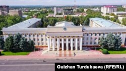 Тышкы иштер министрлиги (ТИМ) жайгашкан имарат.