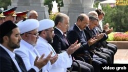 До этого «Озодлик» сообщал о том, в Узбекистане имамов попросили сдать загранпаспорта.  