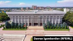 Жогорку Кеңештин имараты.