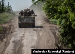 Украинские военные на БТР М113, Бахмут, 9 июня 2023 года