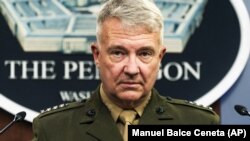 Архівна світлина. Генерал Кеннет Маккензі-молодший, тодішній командувач Центральним командуванням США, під час брифінгу в Пентагоні. Вашингтоні, 22 квітня 2021 року