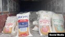 Бишкектеги ун саткан базарлардын бири.