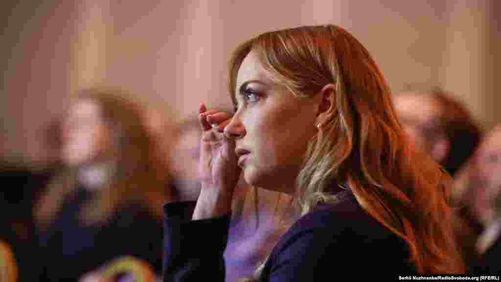 Наталія Седлецька, керівниця програми розслідувань &laquo;Схеми&raquo; (Радіо Свобода) під час перегляду фільму про загиблу колегу Віру Гирич, Київ, 29 квітня 2023 року