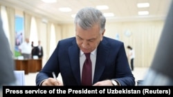 Uzbek President Shavkat Mirziyoev traditionally announces pardons before major holidays. (file photo)
