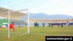 'Arkadag' futbol toparynyň ýaryşlaryndan bir pursat. Arhiwden alyndy. Illýustrasiýa suraty.