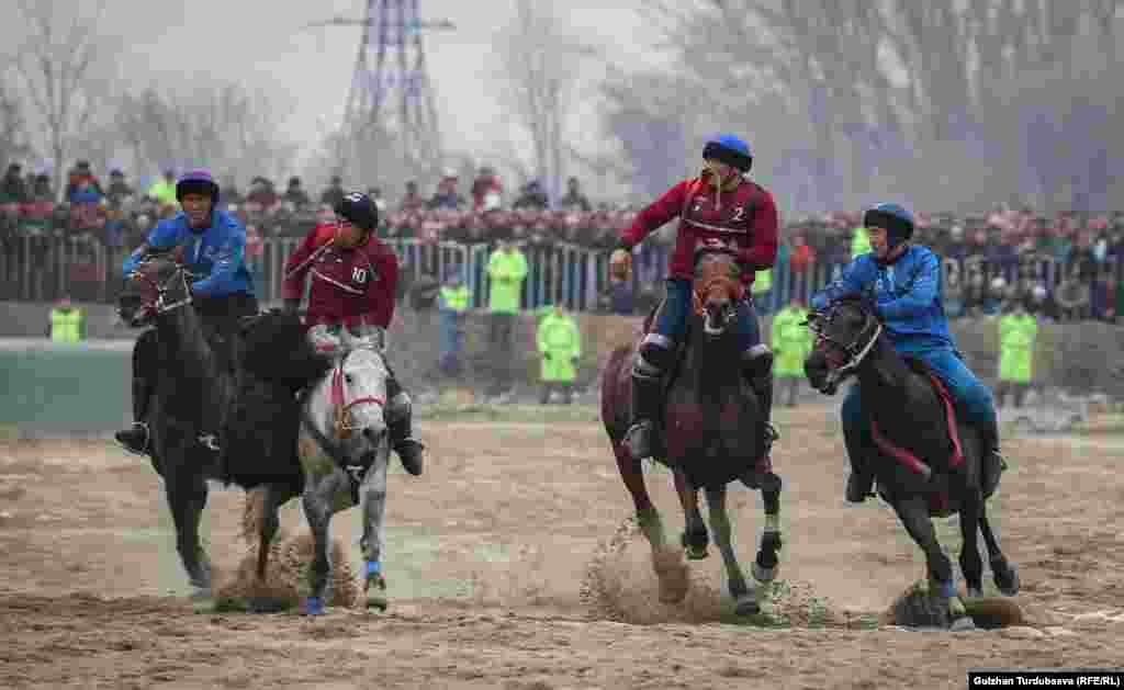 Биринчи лигада &quot;Намыс&quot; командасы &quot;Кара-Кулжа&quot; командасын 3:0 эсеби менен утуп, чемпион болсо, Экинчи лигада Баткендин &quot;Ак-Илбирс&quot; командасы жеңүүчү болду. Легендалар лигасын &quot;Сары-Өзөн&quot; командасы утту.