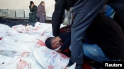 Գազայի հատված - Պաղեստինցիները սգում են հարազատների մահը, Ռաֆահ, 12-ը փետրվարի, 2024թ.