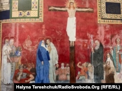 Стінопис Вірменського катедрального собору у Львові, Ян Розен, 1925-1929рр. Праворуч від розп'яття зображений митрополит Андрей Шептицький