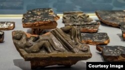 Изразцы. XVII в. Из находок Охтинского мыса.