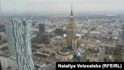 Варшава, у цэнтры — Палац культуры і навукі.