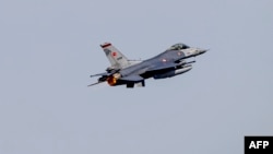 «Ми ще дуже далекі від того, щоб ці літаки потенційно стали бойовими в українських Повітряних силах. За моїми оцінками, підготовка займе щонайменше шість місяців», – Поульсен