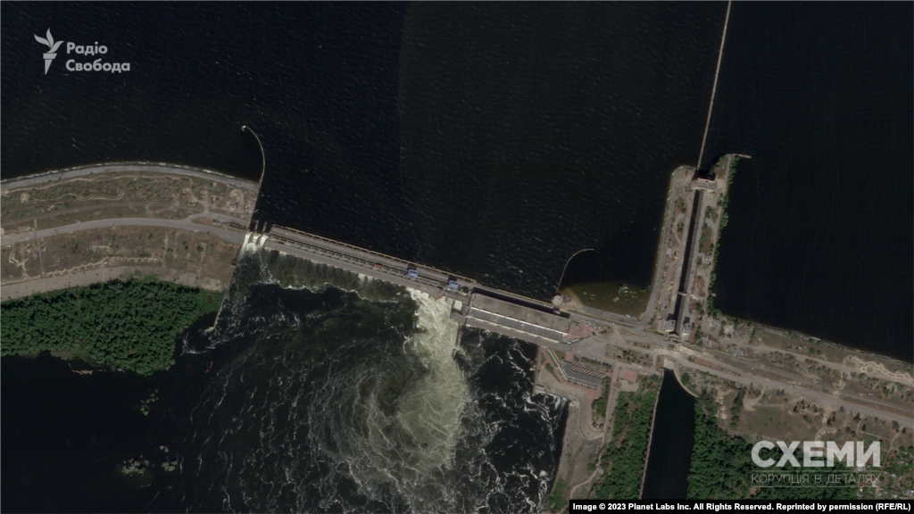 Майже вся споруда Каховської ГЕС була зруйнована. 6 червня / 4 червня