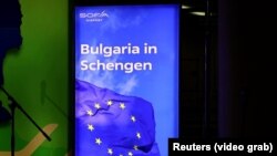Постер "Болгария в Шенгене!" в аэропорту Софии. 2024 год