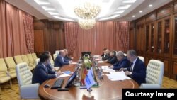 Акылбек Жапаров менен Виталий Меркеловдун жолугушуусу. 