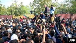 Имран Хандын тарапкерлери. 18-март, Лахор. 