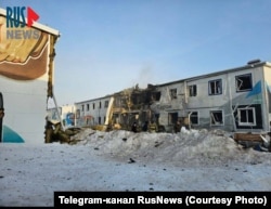 Російські ЗМІ демонструють наслідки атаки дронів в економічній зоні «Алабуга», Татарстан, 2 квітня 2024 року