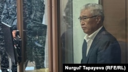 Бывший министр культуры и спорта Арыстанбек Мухамедиулы в суде в ожидании приговора. 20 июня 2023 года