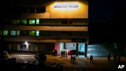 Իրավապահները ուժեղացված հսկողություն են իրականացնում հիվանդանոցի մուտքերի մոտ, 15-ը մայիսի, 2024թ․