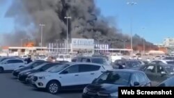 Голова обласної військової адміністрації Олег Синєгубов зазначив, що два російських КАБи влучили в будівельний гіпермаркет у Харкові