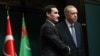 Türkmenistanyň prezidenti Serdar Berdimuhamedow (çepde) özünň türkiýeli kärdeşi Rejep Taýyp Erdogan bilen (arhiw)