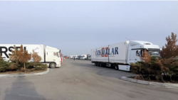 Diňle: Ýangyç guýulýan bakyny ulaldan sürüjiler Farap gümrük nokadyndan geçirilmeýär