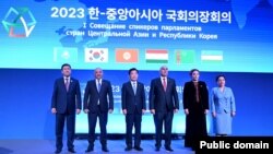 Борбор Азия мамлекеттеринин жана Түштүк Кореянын парламенттеринин төрагаларынын жыйыны. Сеул, Түштүк Корея.