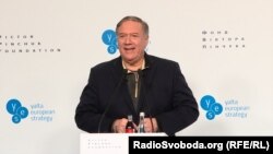 مایک پومپئو، وزیر خارجه سابق، از جمله مخالفان آزادسازی پول برای جمهوری اسلامی است