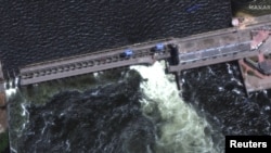 Кахов ГЭСиндеги жарылган дамба.