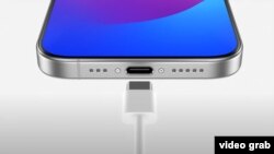 یکی از تغییرات اساسی در آیفون جدید استفاده از پورت USB-C که به‌دلیل فشار اتحادیهٔ اروپا رخ داده است