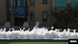 خبرهای مربوط به بازداشت تولیدکنندگان «شیشه» در رسانه‌های ایران در یک سال اخیر بسیار کمیاب شده است