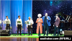 Союнмамед Худайбердиев и Ровшен Непесов.