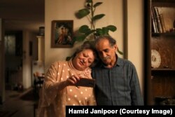 اسماعیل محرابی و لی‌لی فرهادپور در نمایی از فیلم «کیک محبوب من»