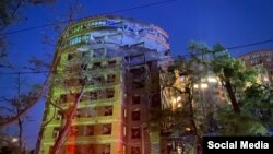 Орус армиясынын ракетасы тийген имарат. 