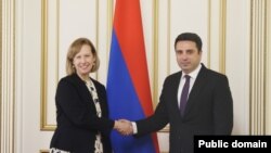 ԱՄՆ դեսպան Քրիստինա Քվինը և ԱԺ նախագահ Ալեն Սիմոնյանը, հունիսի 10, 2024թ., Երևան