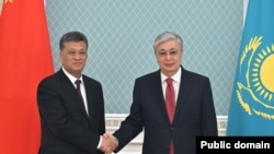 Қазақстан президенті Қасым-Жомарт Тоқаев пен Шыңжаң компариясы комитетінің хатшысы  Ма Синжуй Астанада. 27 наурыз 2023 жыл.