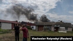 Дим піднімається після обстрілу військ РФ в місті Вовчанськ, Харківська область, Україна, 5 червня 2023 року. Фото ілюстративне