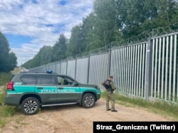 Польський прикордонник біля польсько-білоруського кордону. 6 жовтня 2023 року
