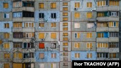 Пошкоджений обстрілом житловий будинок у районі Салтівка в Харкові 20 лютого 2023 року. Фото ілюстративне 