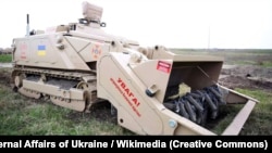 За даними ДСНС, України потенційно небезпечними через замінування є третина від загальної площі України