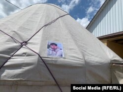 Бекбол Аманкуловду акыркы сапарга узатуу. Талас облусунун Манас районунан караштуу Покровка айылы. Ал бүгүн жерге берилди.