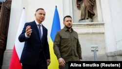 Президент України Володимир Зеленський (праворуч) і президент Польщі Анджей Дуда. Луцьк, 9 липня 2023 року