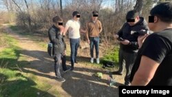 Баңгизат менен кармалган өспүрүмдөр. Бишкек. Сүрөт УКМКга таандык.