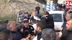 Պատգամավորը, լրագրողներն ու քաղաքացիները ահազանգում են ոստիկանների բռնությունների մասին