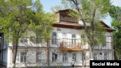 Жазуучулар союзунун имараты.