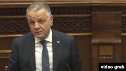 ԵՄ դեսպան Վասիլիս Մարագոսը ելույթ է ունենում խորհրդարանական լսումների ժամանակ, 4-ը ապրիլի, 2024թ.