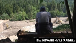 На данный момент экскаваторами проверено 90% сошедшей массы в эпицентре катастрофы